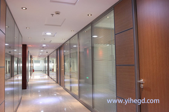 辦公室玻璃桃子视频在线观看