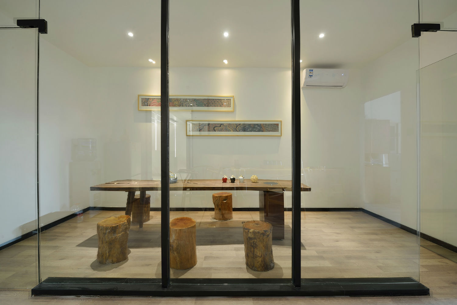 辦公室玻璃桃子视频在线观看