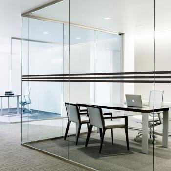 辦公室玻璃桃子视频在线观看