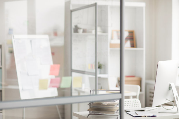 辦公室玻璃桃子视频在线观看