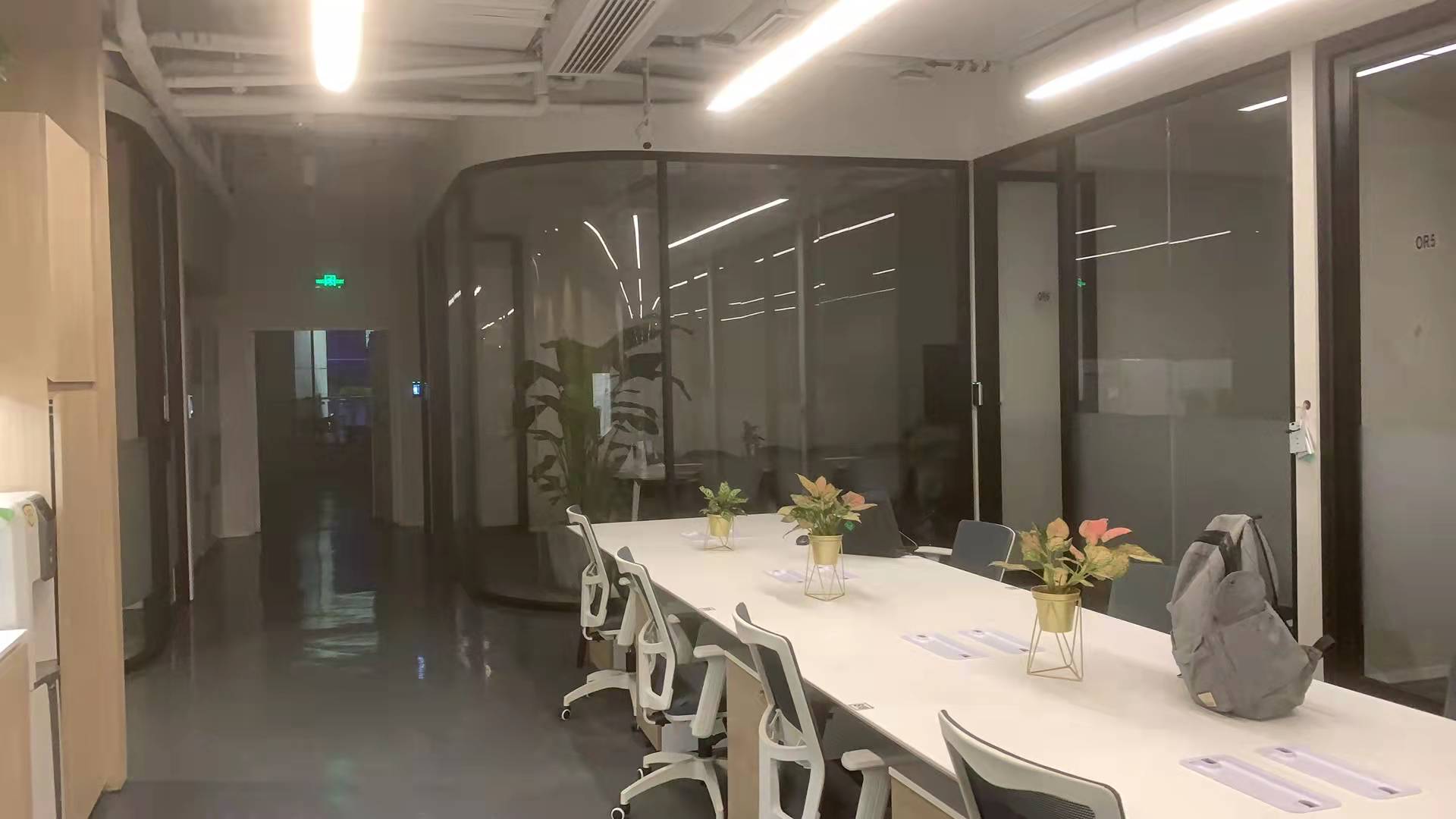 辦公室玻璃桃子视频在线观看 辦公室玻璃桃子视频在线观看