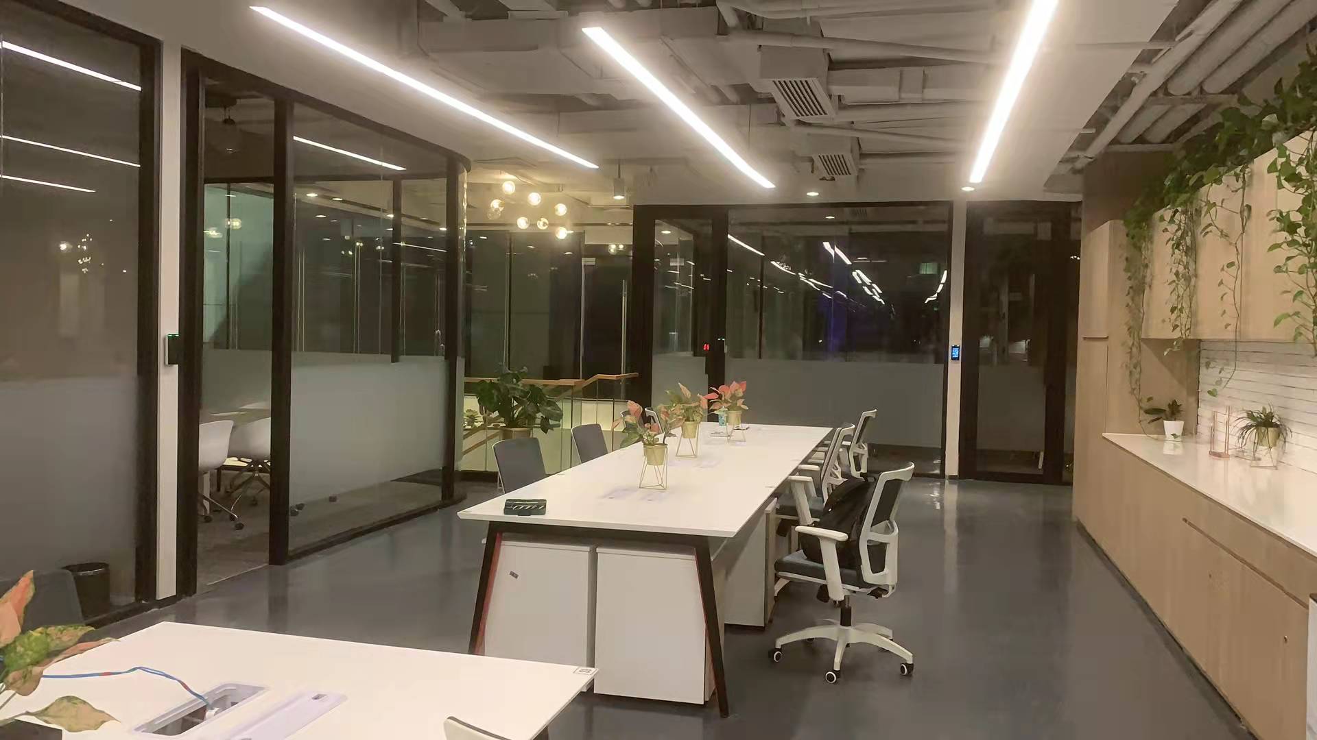 辦公室玻璃桃子视频在线观看 辦公室玻璃桃子视频在线观看