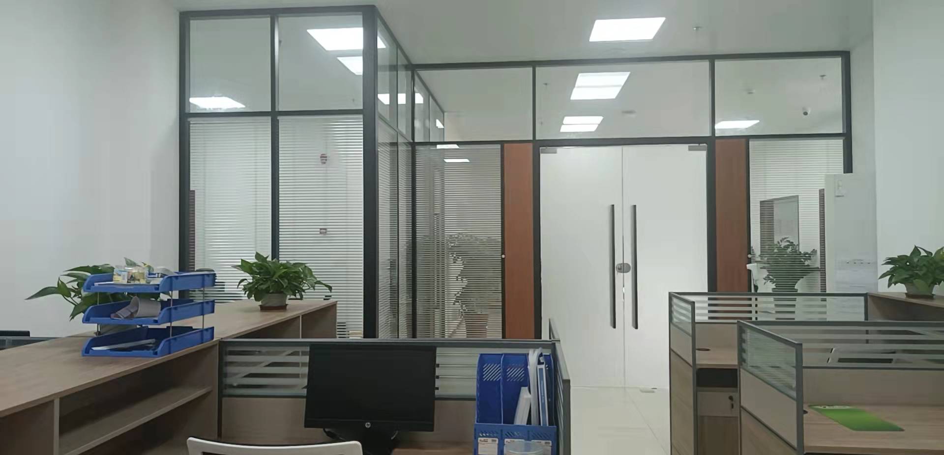 雙玻璃百葉桃子视频在线观看