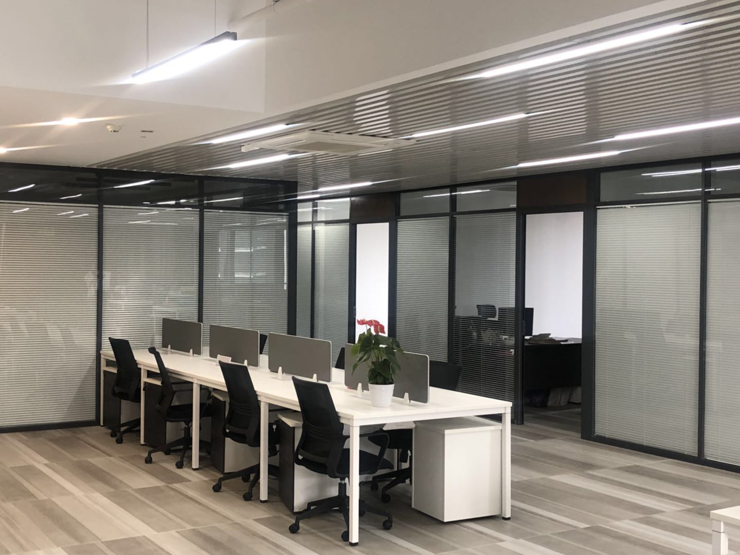 廣州理邦裝飾工程有限公司辦公室玻璃桃子视频在线观看案例